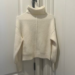 CREAM KNIT TURTLE NECK